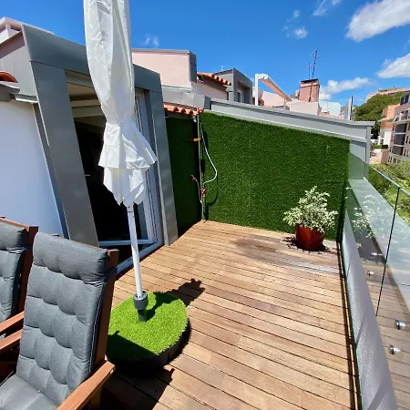 Myplaceforyou: Central Lisbon Apartment with City and Tagus Views-3